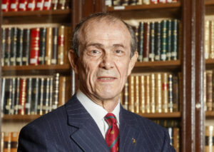 El CIR galardona al Dr. Luis Ros Mendoza con el premio al mérito académico